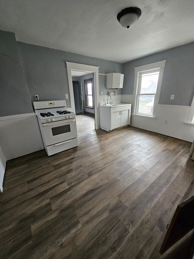 Foto del edificio - Upper 3 bedroom unit