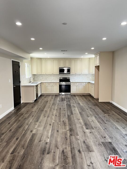 Building Photo - 5062 Topanga Canyon Blvd