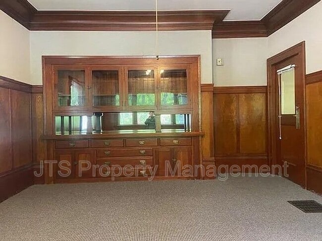 Building Photo - 1015 27th St