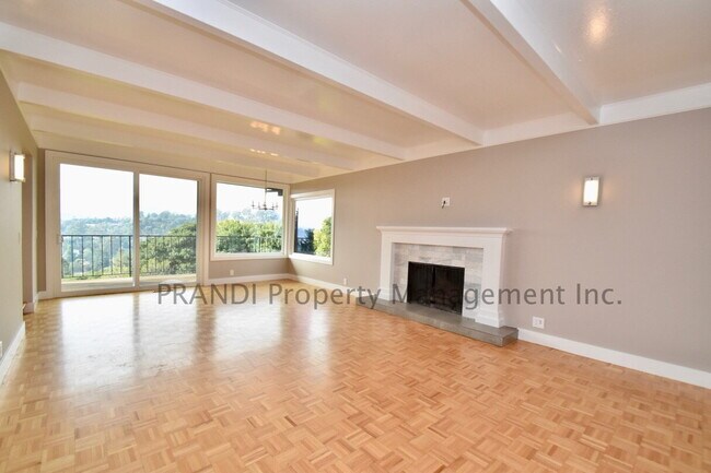 Foto del edificio - Country Club San Rafael Home with Pool and...