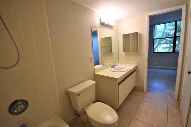 Building Photo - 2025 Lavers Cir