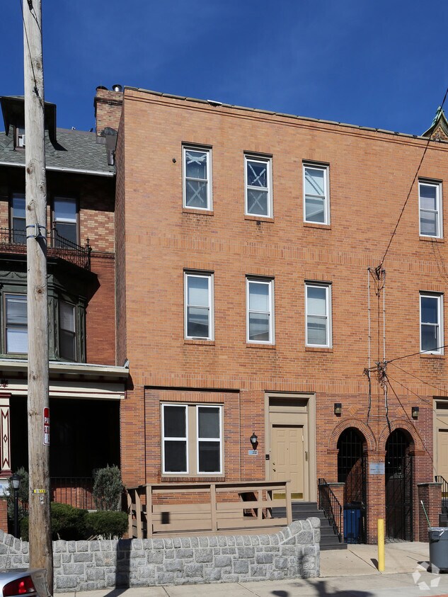 Primary Photo - 232 S 41st St