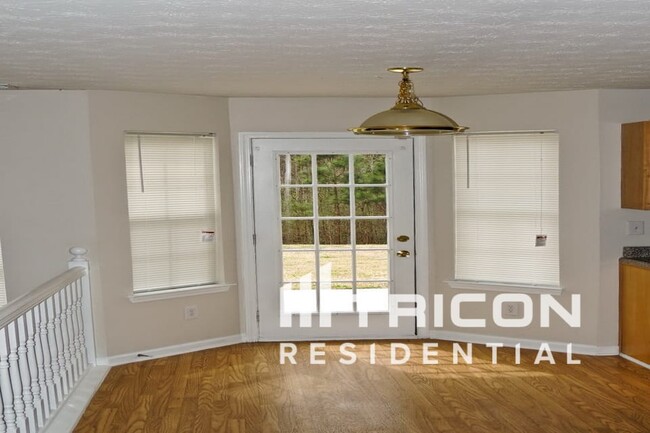 Foto del edificio - 4004 Castle Way Dr