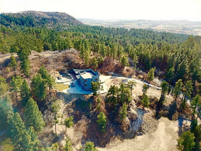 Building Photo - 5380 Lariat Dr