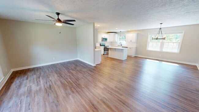 Foto del edificio - Remodeled 3 Bedroom Ranch with Fenced Backyard in Convenient Location