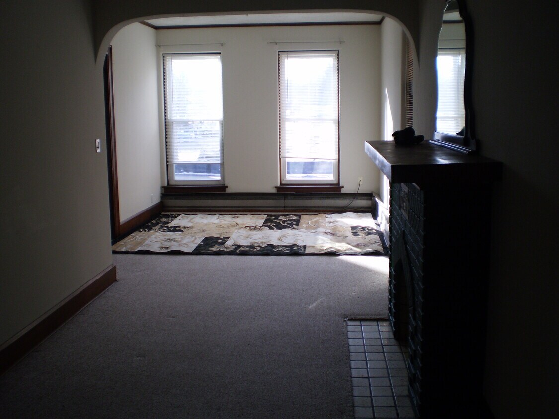 Living/Dining Room - 23 W Main St