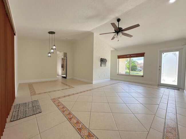 Foto del edificio - 5884 NW 198th Terrace
