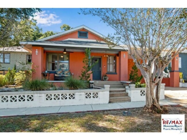 Foto del edificio - Wonderful Pensacola Cottage!  Half off the...