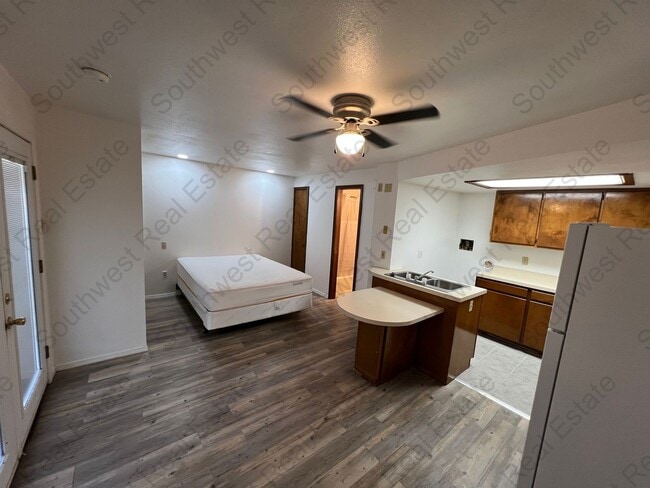 Building Photo - Beautiful Studio- ALL BILLS PAID-Month to ...