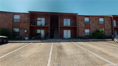 Building Photo - 904 University Oaks Blvd