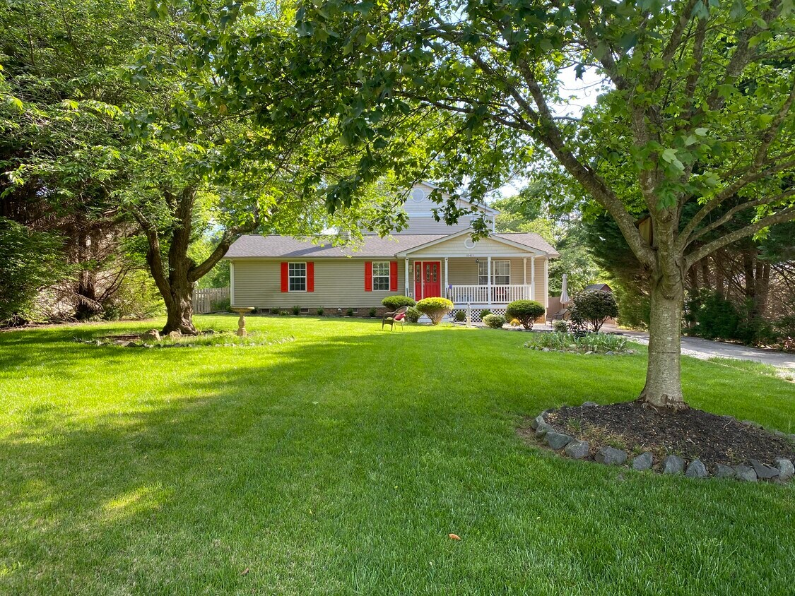 Foto principal - 10411 Providence Rd W