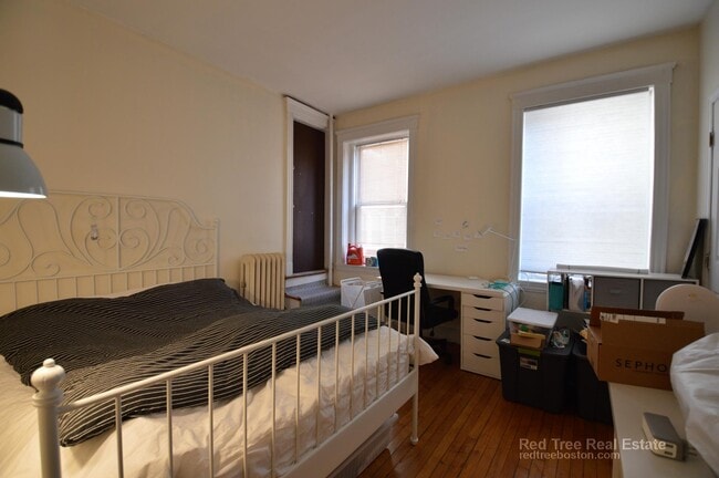 Building Photo - 62 Egmont St