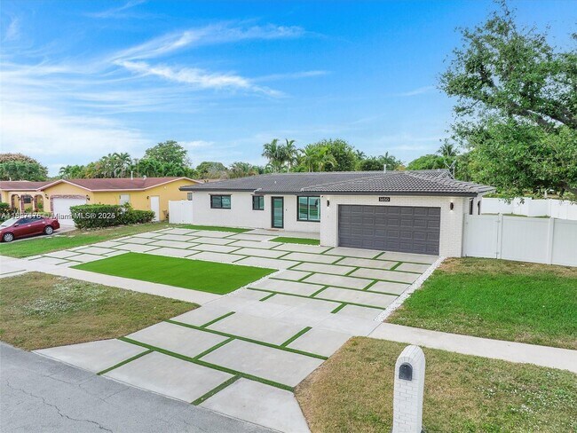 Building Photo - 1650 NW 114th Ave