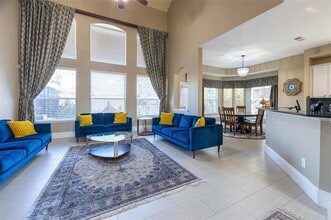 Building Photo - 9216 Sterling Gate Dr