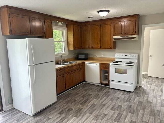 Foto del edificio - 3 bed 1 bath unit in duplex