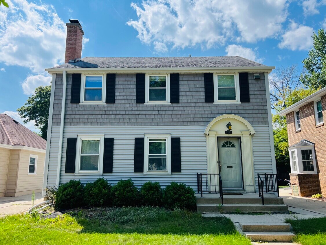 Primary Photo - 4743 N Sheffield Ave