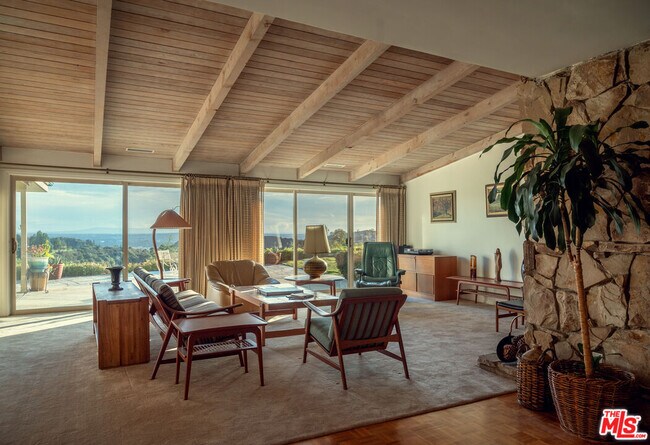 Foto del edificio - 2701 Lake Hollywood Dr