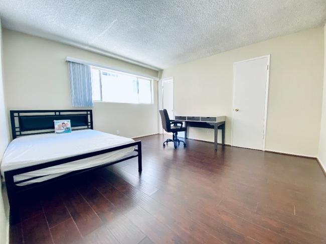 Photo - 1440 Centinela Ave (Los Angeles, CA) House