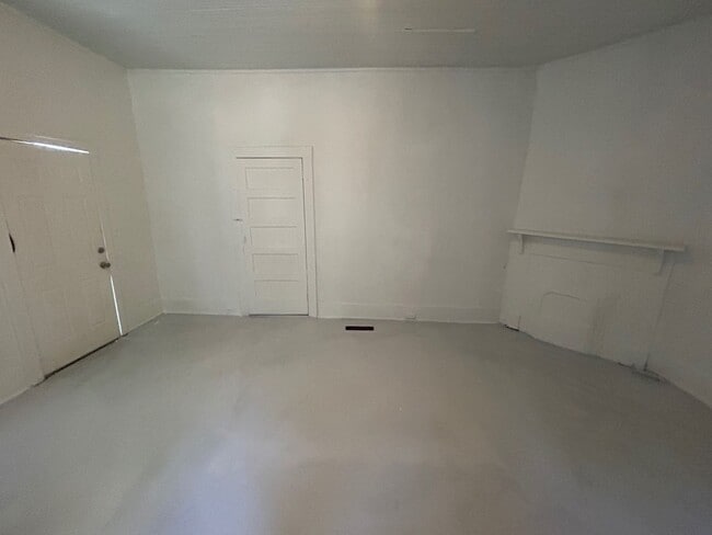 Building Photo - 110 Huger St