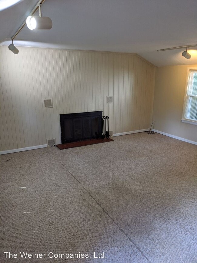 Building Photo - 3 br, 1.5 bath House - 115 W. Pennsylvania...