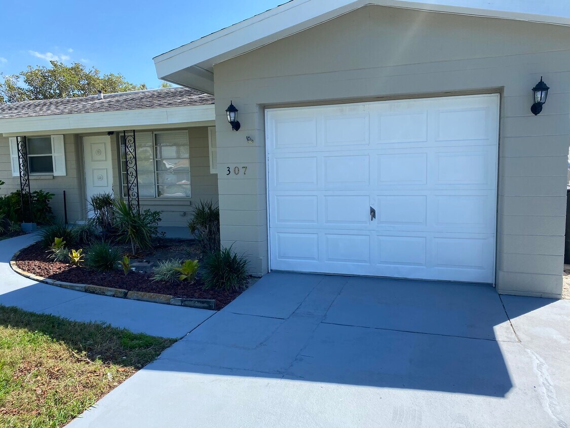 Primary Photo - 307 173rd Ave