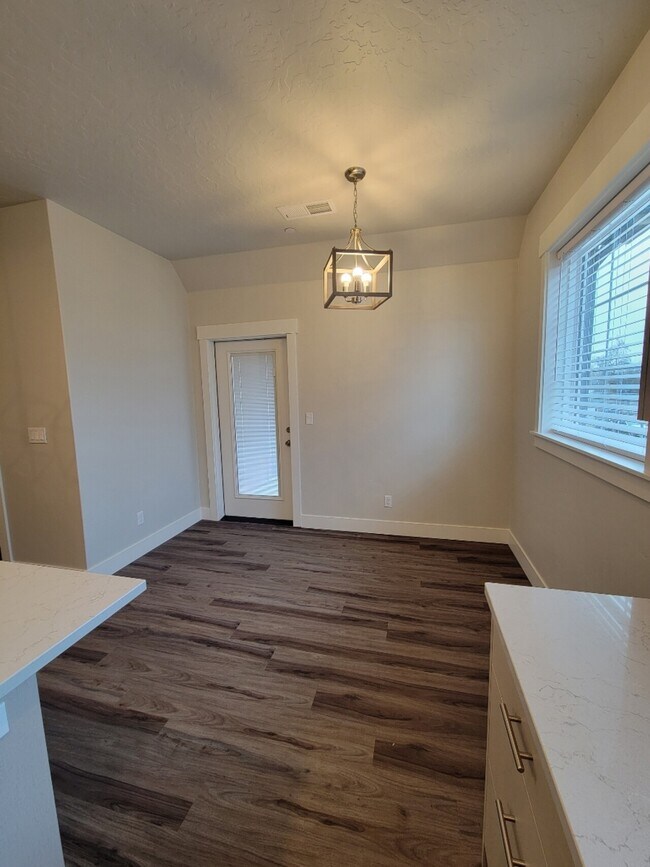 702 E 6th St Unit B, Emmett, ID 83617 Condo for Rent in Emmett, ID