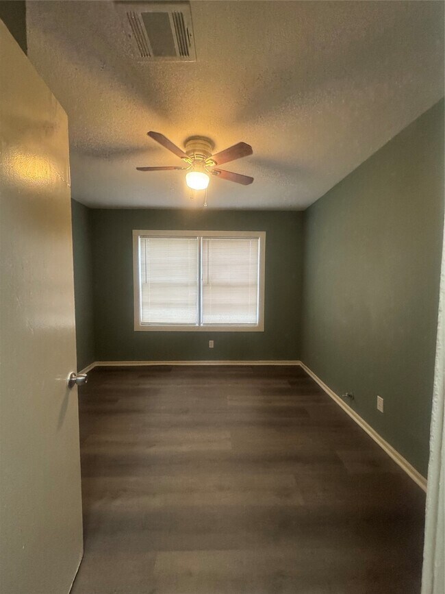 Foto del edificio - 4323 Groton Dr