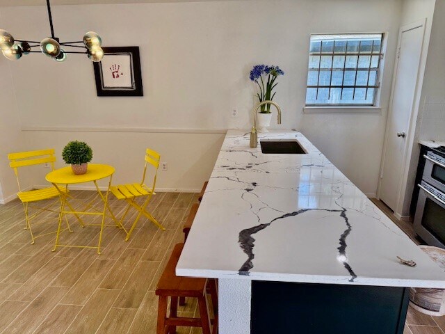 Foto del edificio - 7907 Locksley Rd