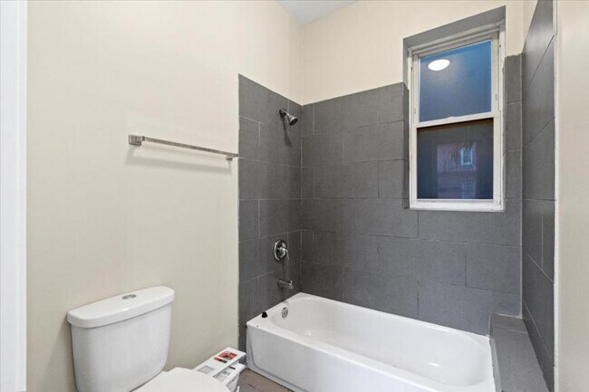 Foto del edificio - 2 bedroom in Chicago IL 60649