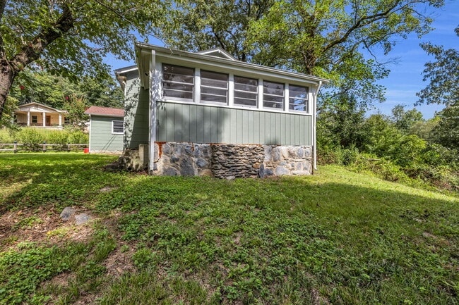 Building Photo - 1506 Old Hwy 411
