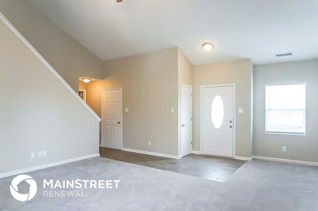 Foto del edificio - 727 Red Leaf Ln