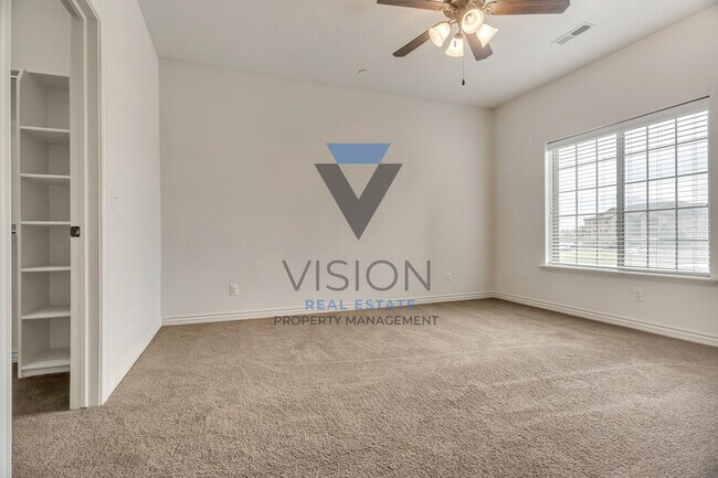 Building Photo - 114 S Willow Circle Loop