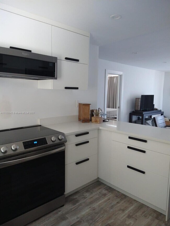 Foto del edificio - 7850 Byron Ave