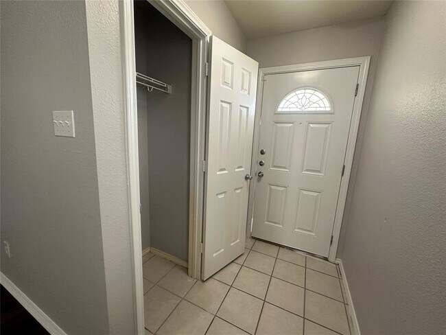 Foto del edificio - 18215 Temple Hill Ln