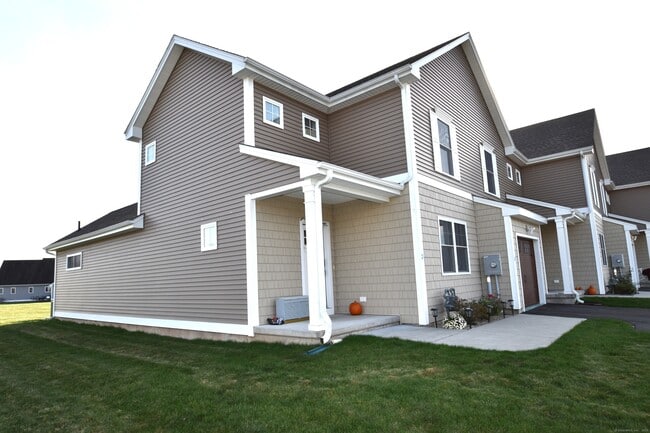 Building Photo - 501 Old Village Cir