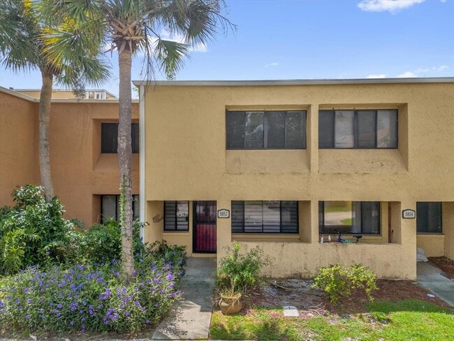 Foto del edificio - 5852 Windhover Dr