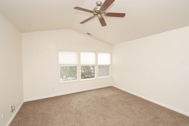 Building Photo - Caughlin Ranch Beauty Clean and Comfortabl...