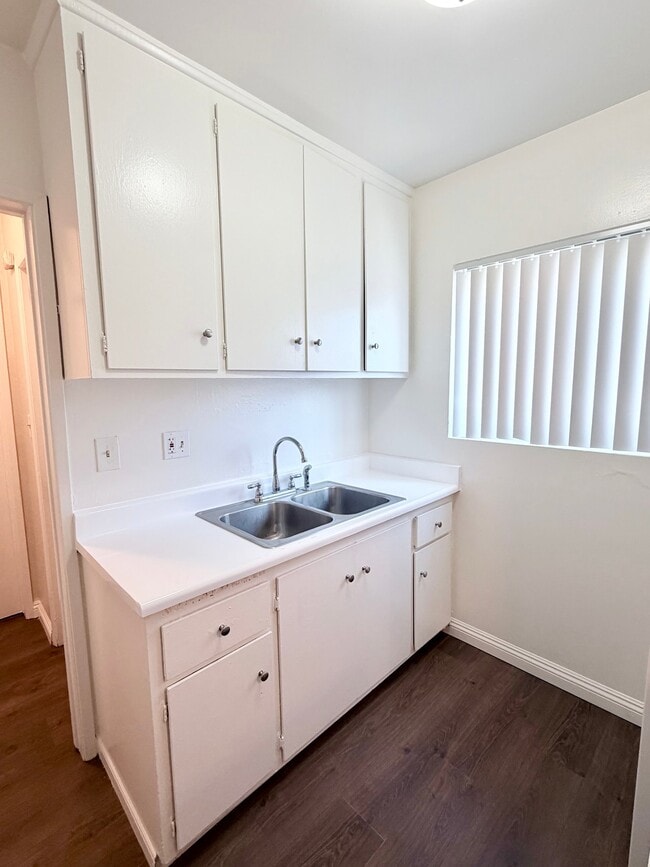 Photo - 12414 Dunrobin Ave Apartment