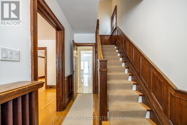 Photo du bâtiment - 88 Manor Rd E