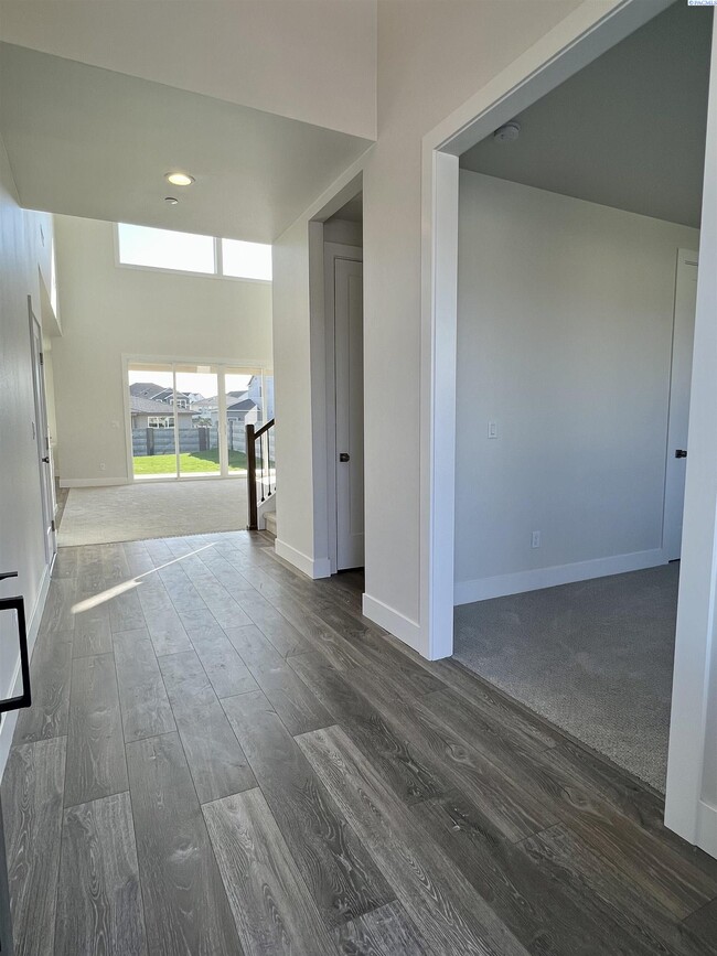 Building Photo - South Richland For Rent