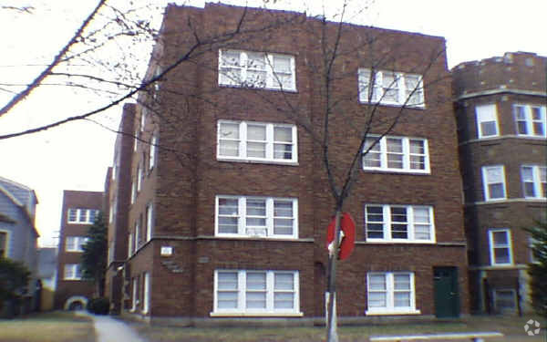 Foto principal - 1957-2001 1/2 W Lunt Ave