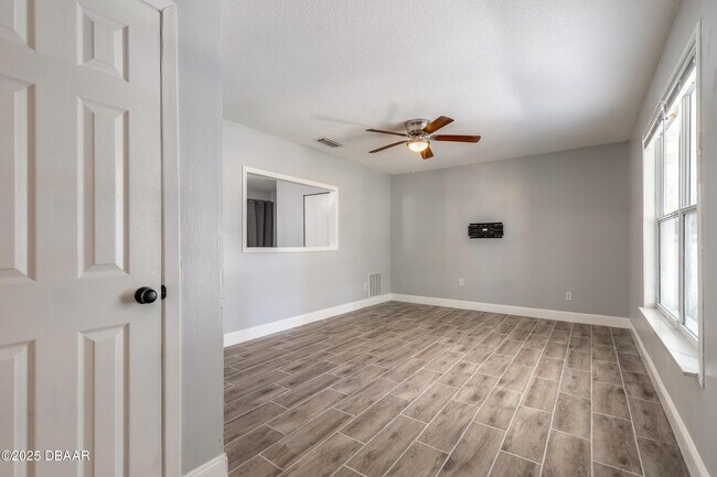 Building Photo - 109 S Colorado Ave