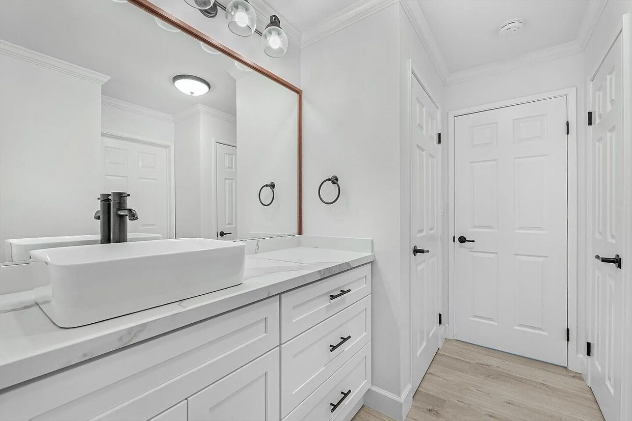 Foto principal - Welcome home to your beautiful starter hom...