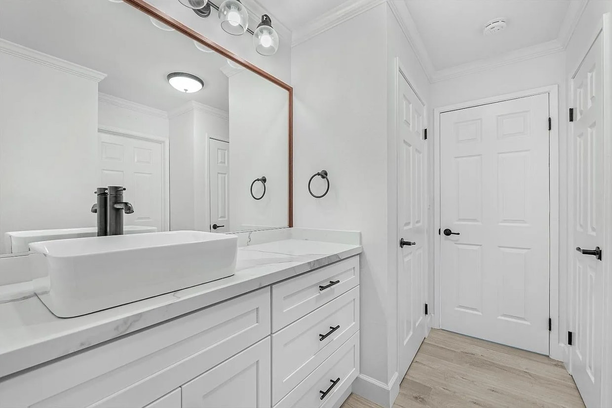 Primary Photo - Welcome home to your beautiful starter hom...