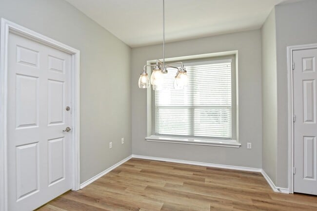 Foto del edificio - 313 Essex Ln