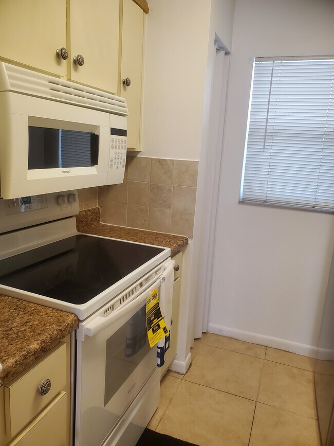 Building Photo - 3274 Coral Ridge Dr