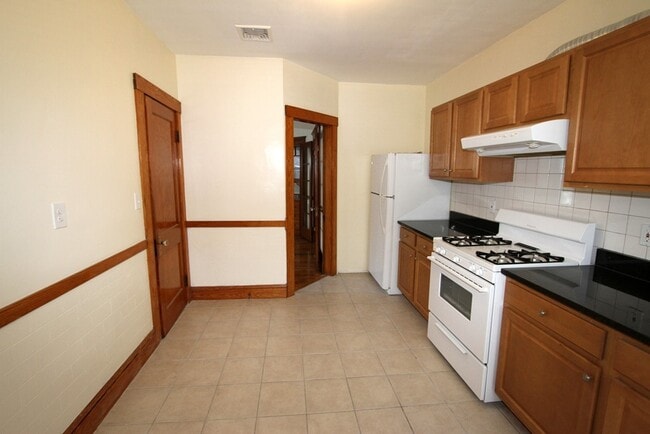 Building Photo - 475 Ashmont St