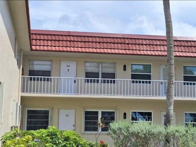 Foto del edificio - 50 Woodland Dr