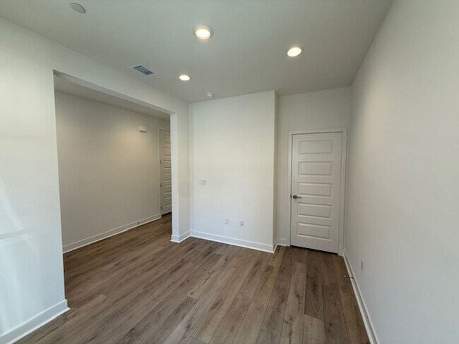 Foto del edificio - Brand New Construction in Rancho Mission V...