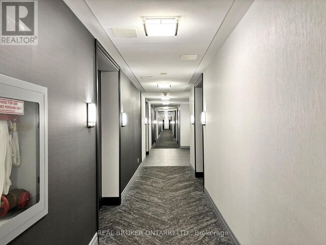 Building Photo - 27 Rean Dr